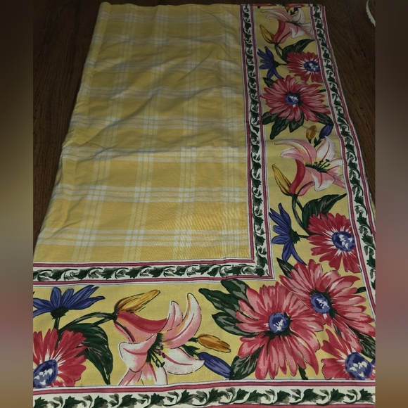 Williams Sonoma Spring Bouquet Yellow Tablecloth 70" x 90" Lily Daisies - Picture 2 of 6